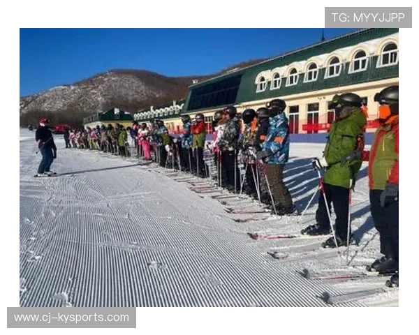 冰雪运动学院开展少儿滑雪师资轮训与教学规范推广，儿童滑雪培训